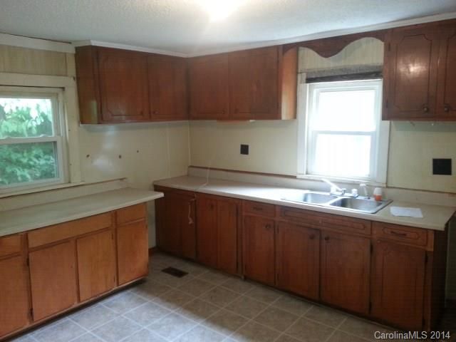 4687 Rainbow Dr, Kannapolis, NC 28081