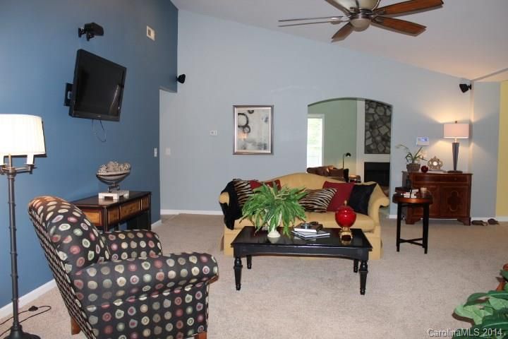 6833 Stillmeadow Dr, Charlotte, NC 28277