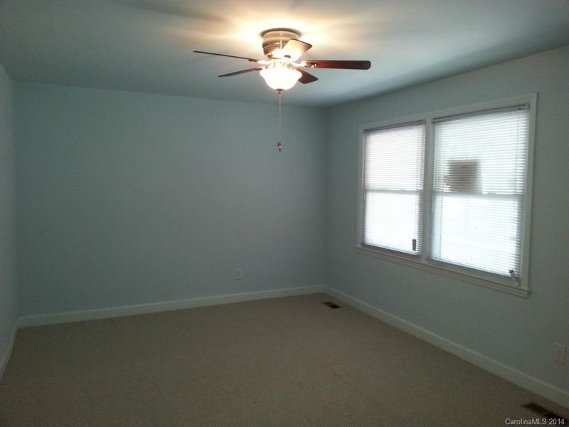 3345 Sargeant Dr, Charlotte, NC 28217