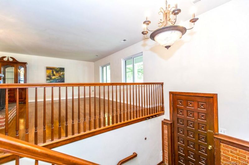 5619 Robinhood Rd, Charlotte, NC 28211