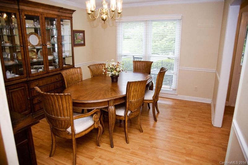 8300 Cliffside Dr, Charlotte, NC 28270