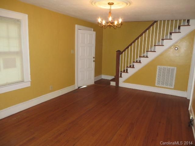247 SE 5th St, Hickory, NC 28602