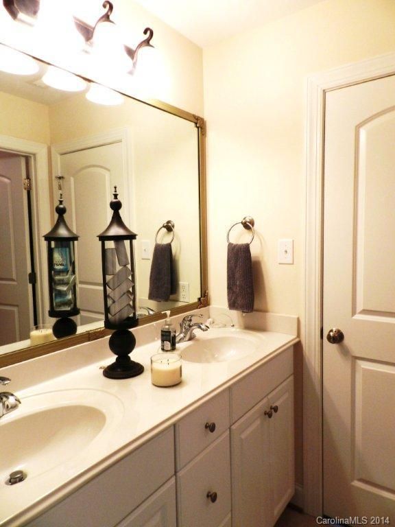 2820 NE 5th St, Hickory, NC 28601