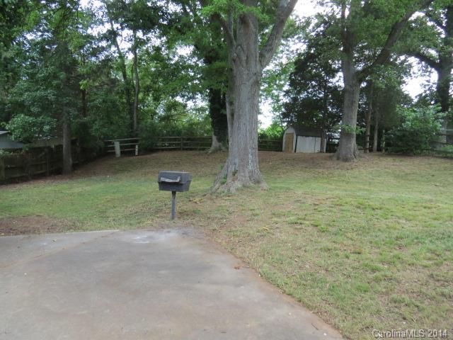 6408 Farm Pond Ln, Charlotte, NC 28212