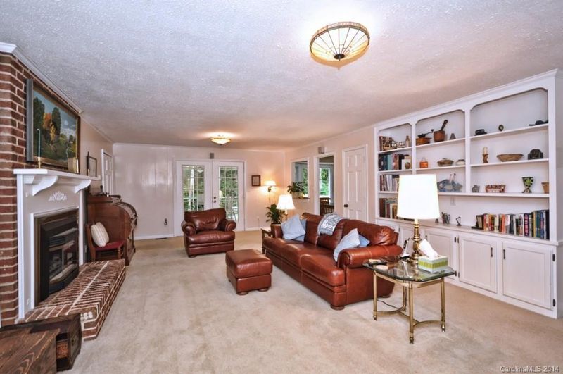 1006 Woodsman Ct, Charlotte, NC 28213