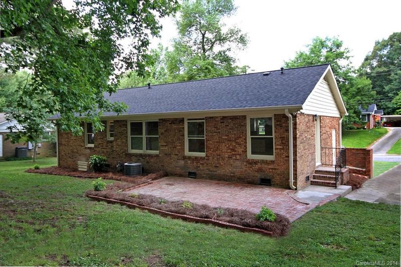 1240 Castlegate St, Gastonia, NC 28054
