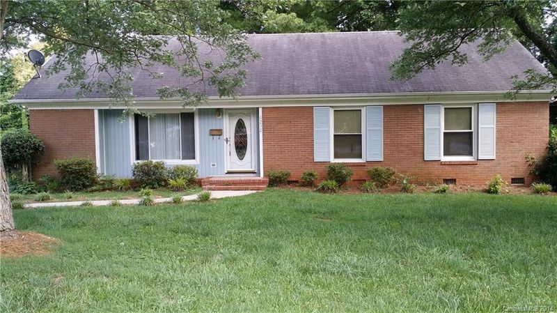 6232 Bridgeport Dr, Charlotte, NC 28215