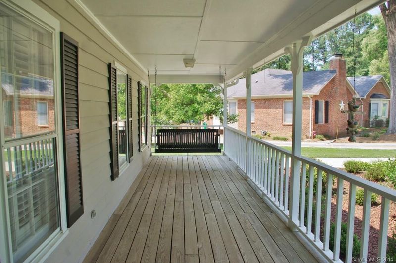400 Briarpatch Ln, Charlotte, NC 28211