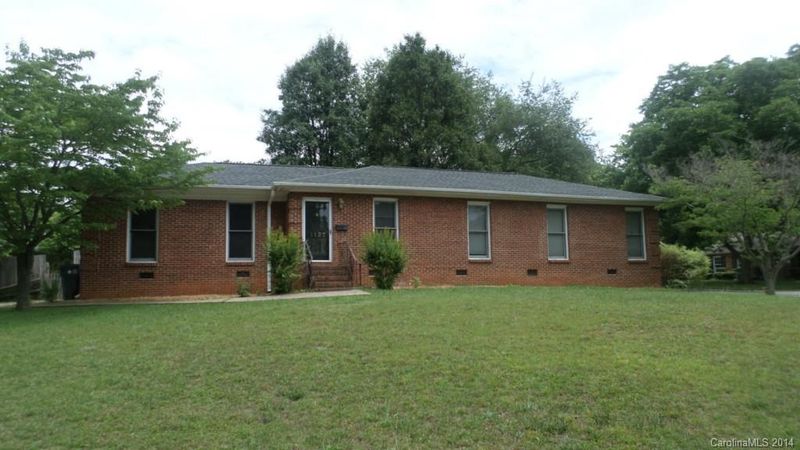 1137 Bevis Dr, Charlotte, NC 28209