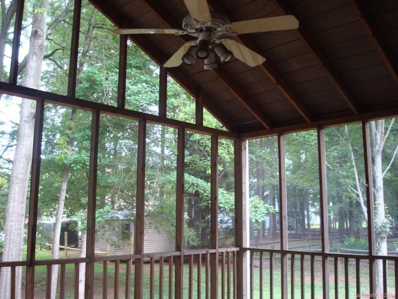 5453 Oak Dr, Charlotte, NC 28216