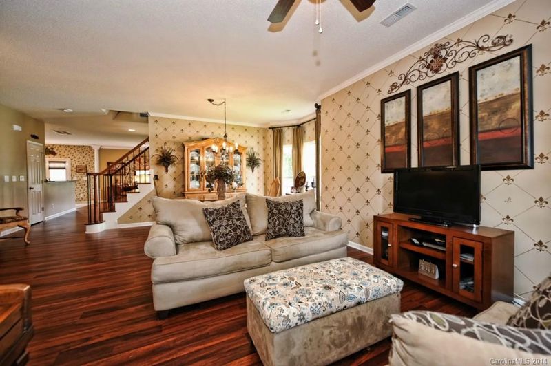 2327 Big Pine Dr, Matthews, NC 28105