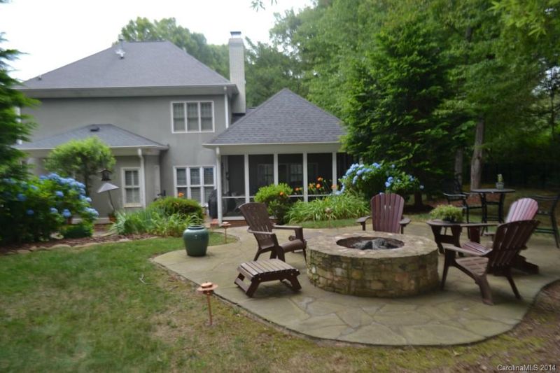 203 Hobbs St, Davidson, NC 28036