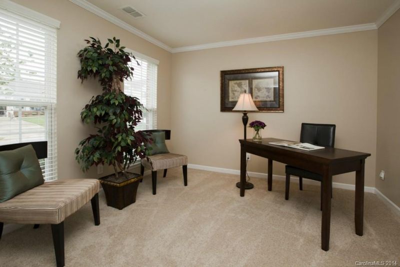 4027 Meadowview Hills Dr, Charlotte, NC 28269