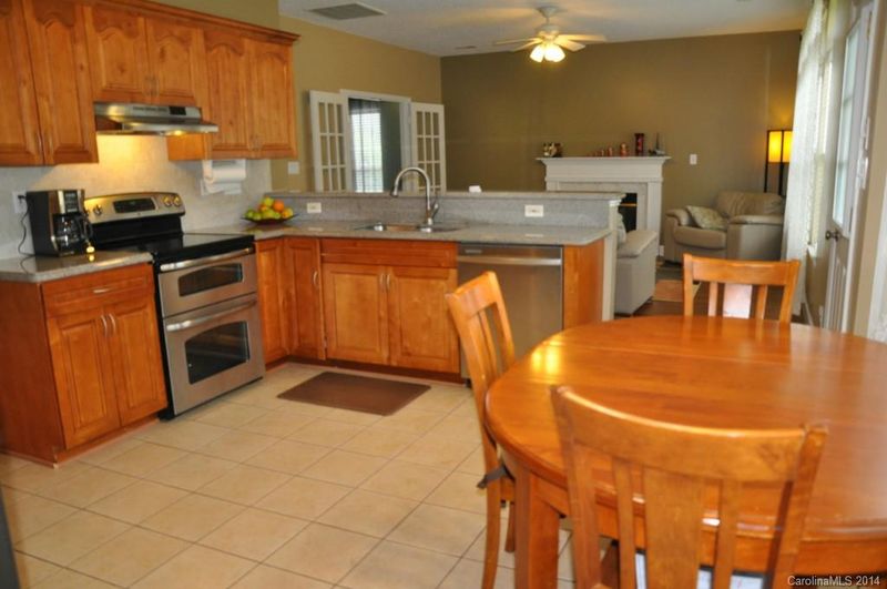 6907 Neuhoff Ln, Charlotte, NC 28269