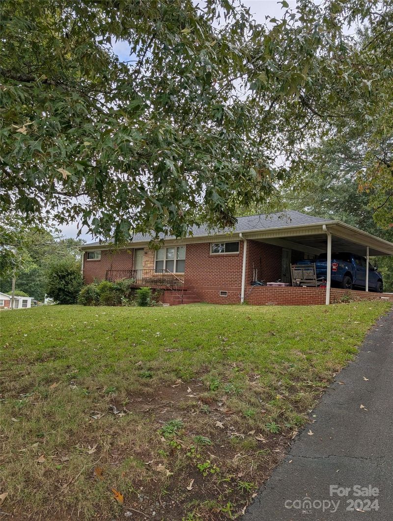 1640 2nd St SW, Hickory, NC 28602