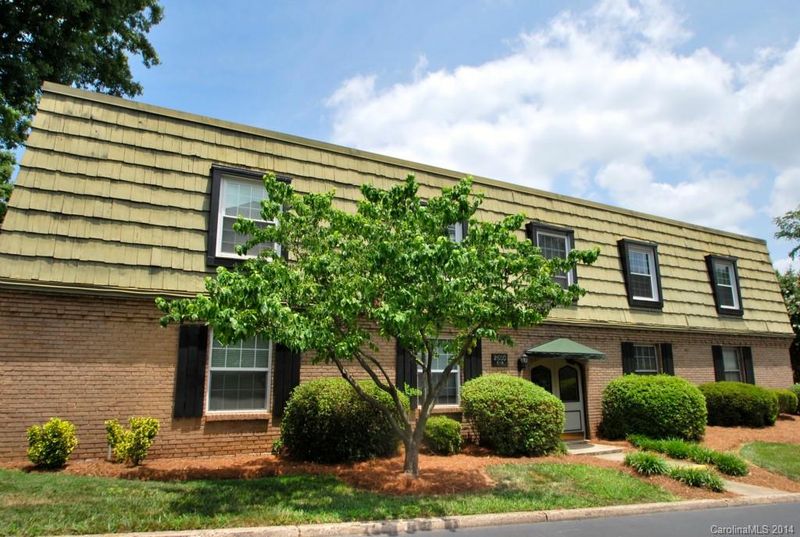 2600 Park Rd #E, Charlotte, NC 28029