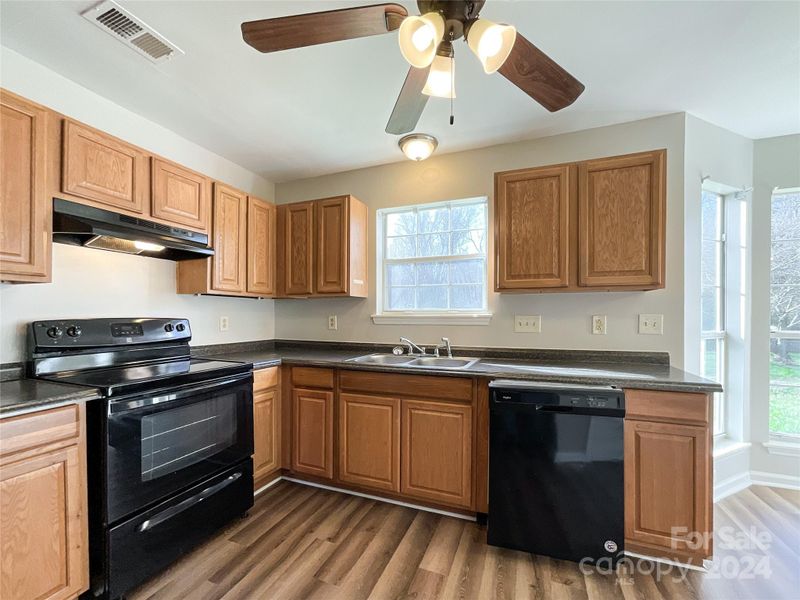 11601 Chadburn Ln, Charlotte, NC 28215
