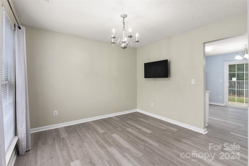9215 Amy Dr, Charlotte, NC 28213
