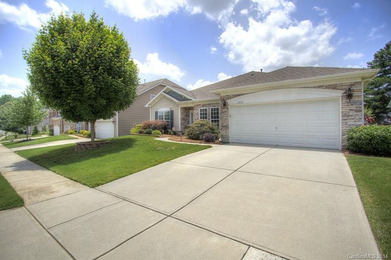 3320 Wrangler Ln, Charlotte, NC 28213