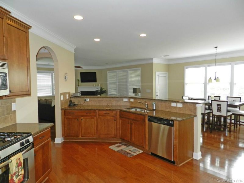 5402 Radcliffe Dr, Waxhaw, NC 28173