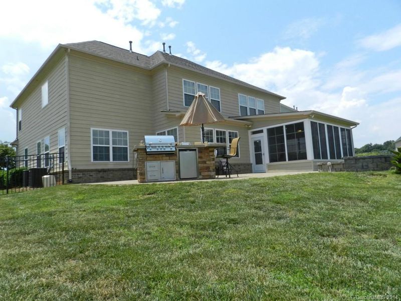 5402 Radcliffe Dr, Waxhaw, NC 28173