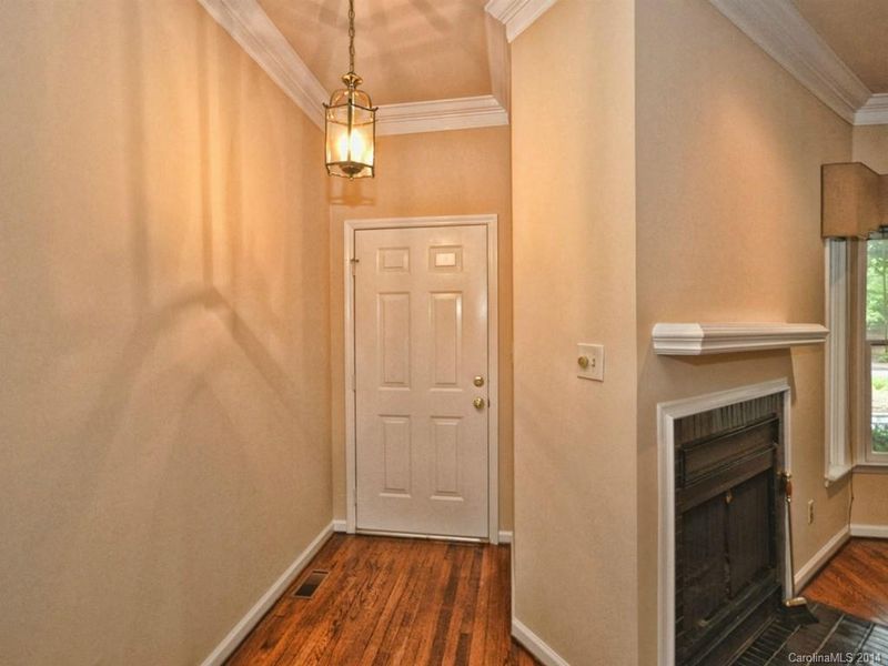 306 W 10th St #-, Charlotte, NC 28202