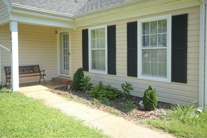 8823 Idlewild Rd, Charlotte, NC 28227