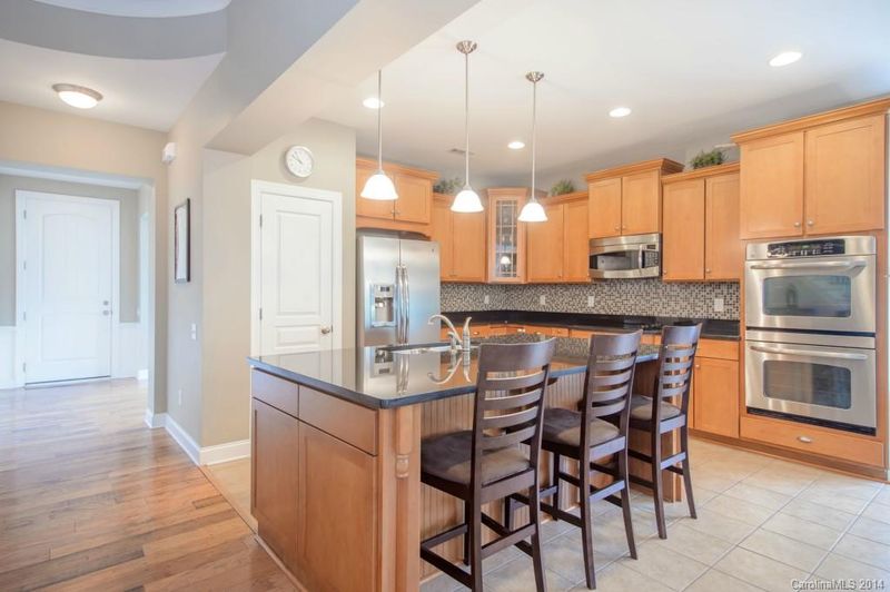 6103 Castlecove Rd, Charlotte, NC 28278