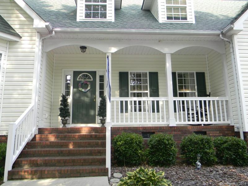 8811 Oldenburg Dr, Mount Pleasant, NC 28124