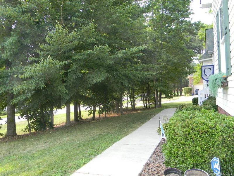 8811 Oldenburg Dr, Mount Pleasant, NC 28124