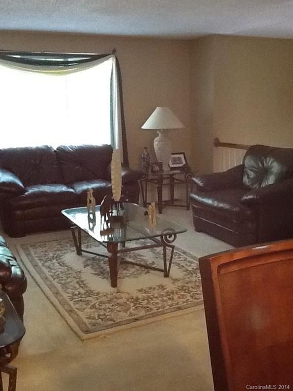 6418 Holly Knoll Dr, Charlotte, NC 28227