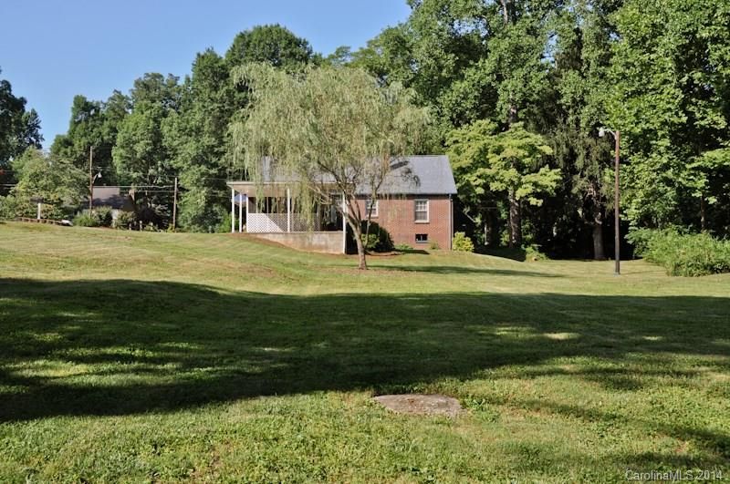 615 NE 12th Ave, Hickory, NC 28601