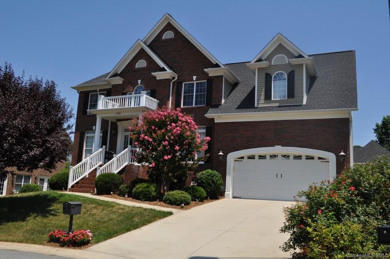 1731 NE 30th Avenue Pl, Hickory, NC 28601