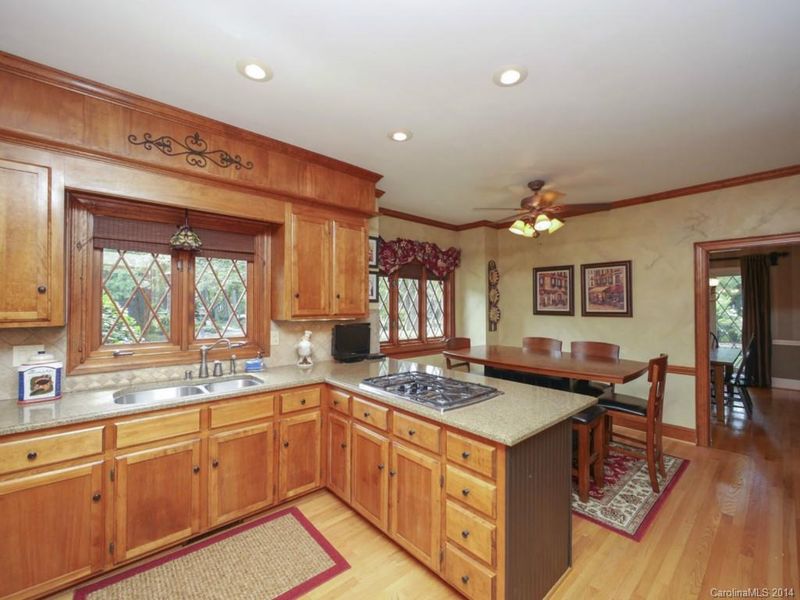 10218 Foxhall Dr, Charlotte, NC 28210