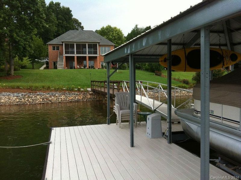 7960 Lakeview Dr, Denver, NC 28037