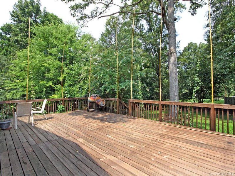 3919 Oakdale Rd, Charlotte, NC 28216