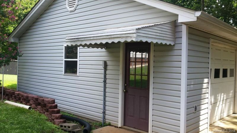 812 Main St, Lowell, NC 28098