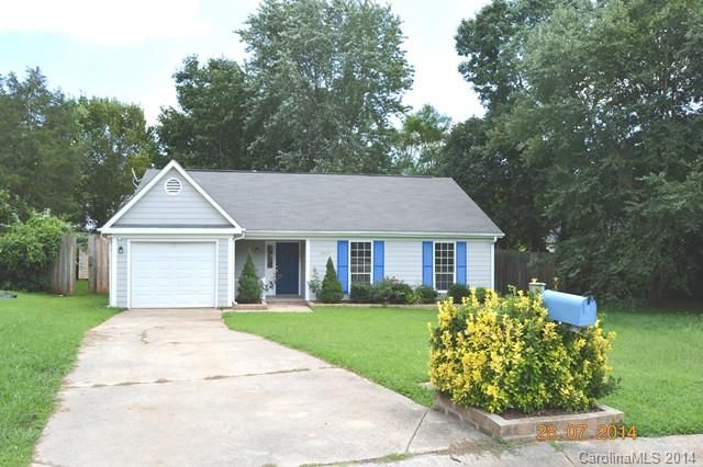 9028 Blue Willow Ln, Charlotte, NC 28227