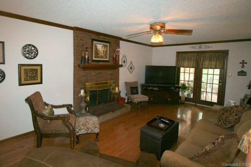 2301 Wineberry Ct, Matthews, NC 28105
