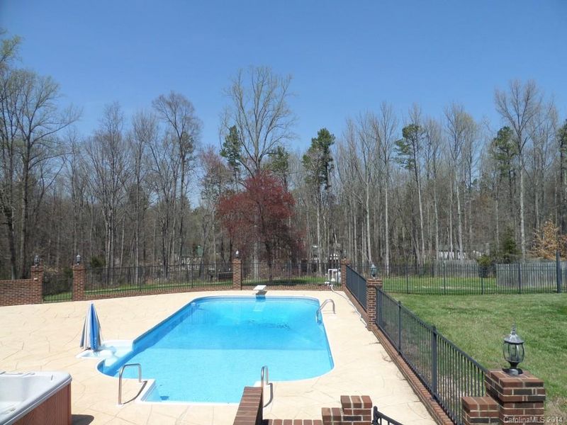 846 Cornelius Rd, Mooresville, NC 28117