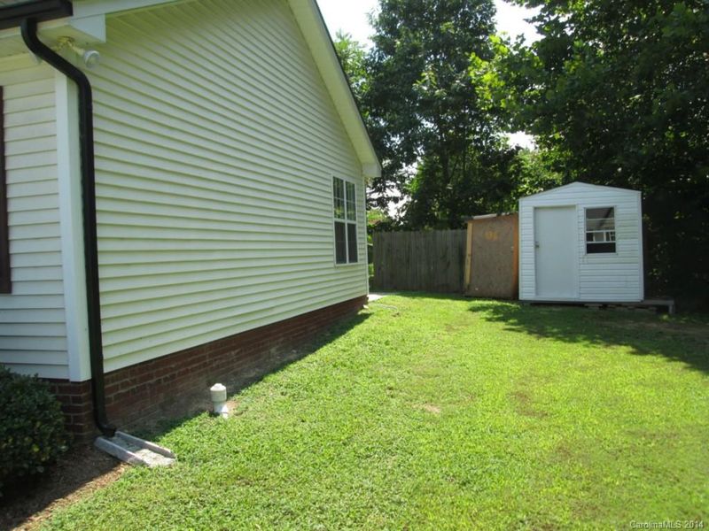 2077 Samantha Dr, Kannapolis, NC 28083