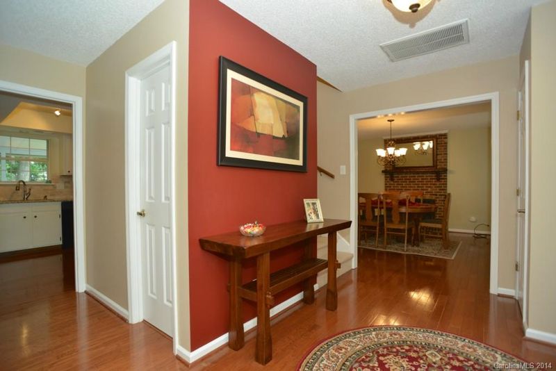 8706 Rittenhouse Cir, Charlotte, NC 28270