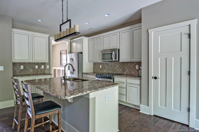 136 Hawks Landing Dr, Troutman, NC 28166