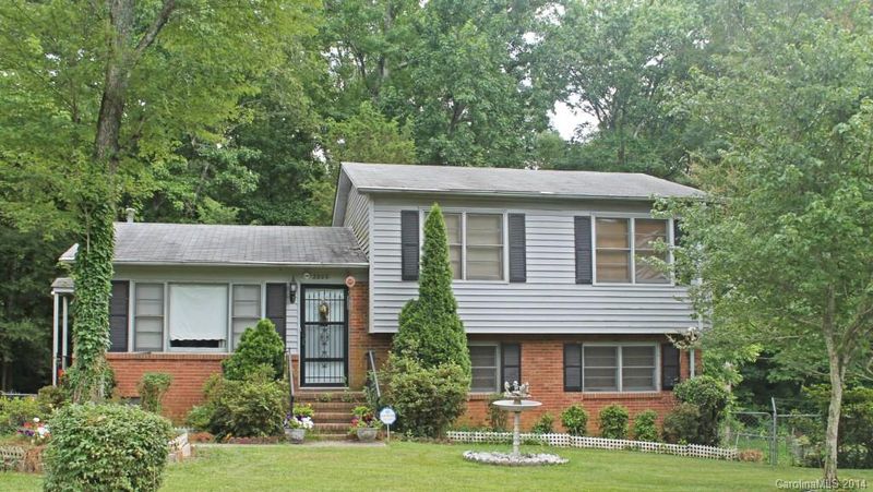 2800 Meadowcliff Dr, Charlotte, NC 28215