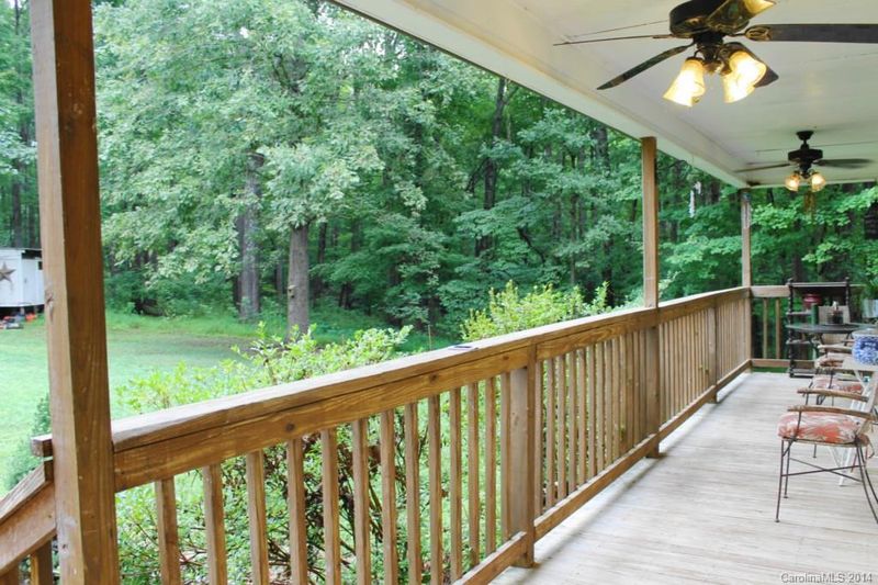 161 Old School Dr, Harmony, NC 28634