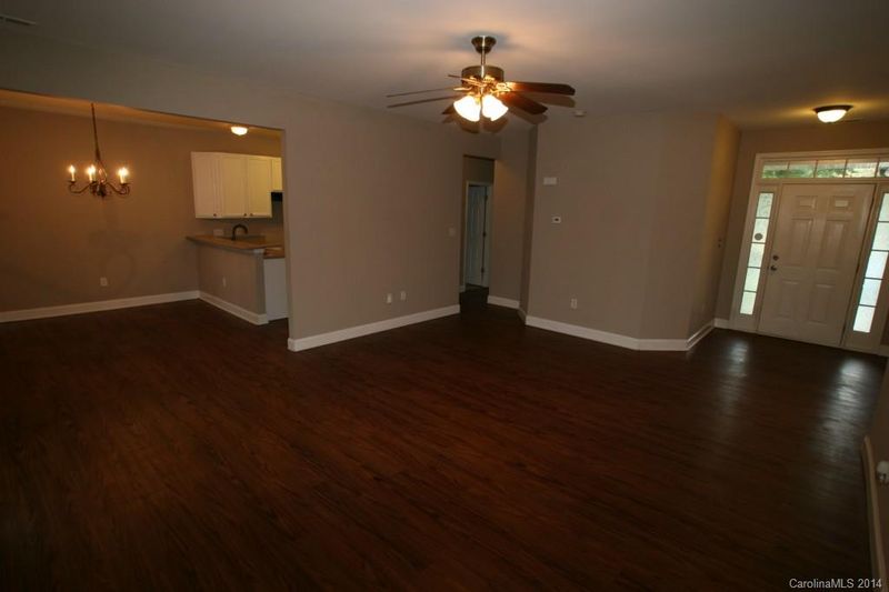 6527 White Pine Ln, Charlotte, NC 28262