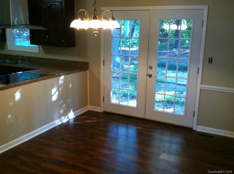 100 Dawn Dr, Mount Holly, NC 28120