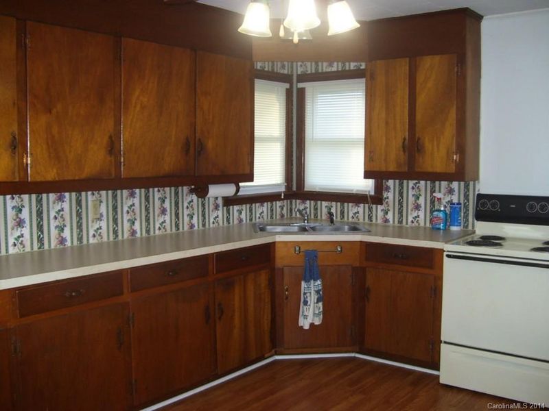 1721 Fairlane Dr, Gastonia, NC 28054