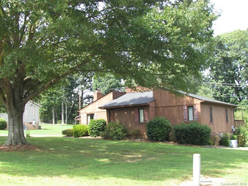 124 Shadowbrook Rd, Mount Holly, NC 28120