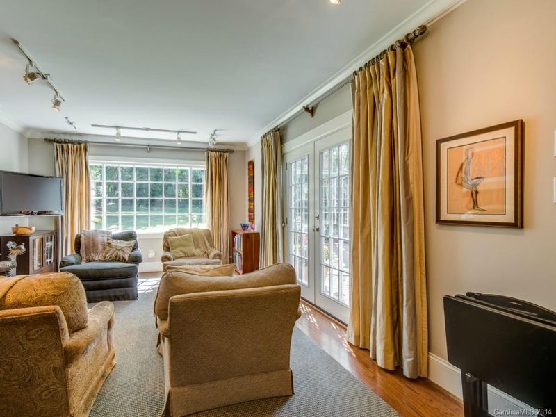 1935 S Wendover Rd, Charlotte, NC 28211